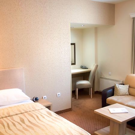 Philia Hotel พอดโกริกา ภายนอก รูปภาพ