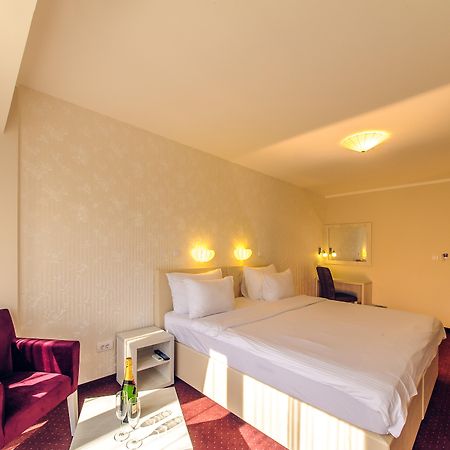 Philia Hotel พอดโกริกา ภายนอก รูปภาพ